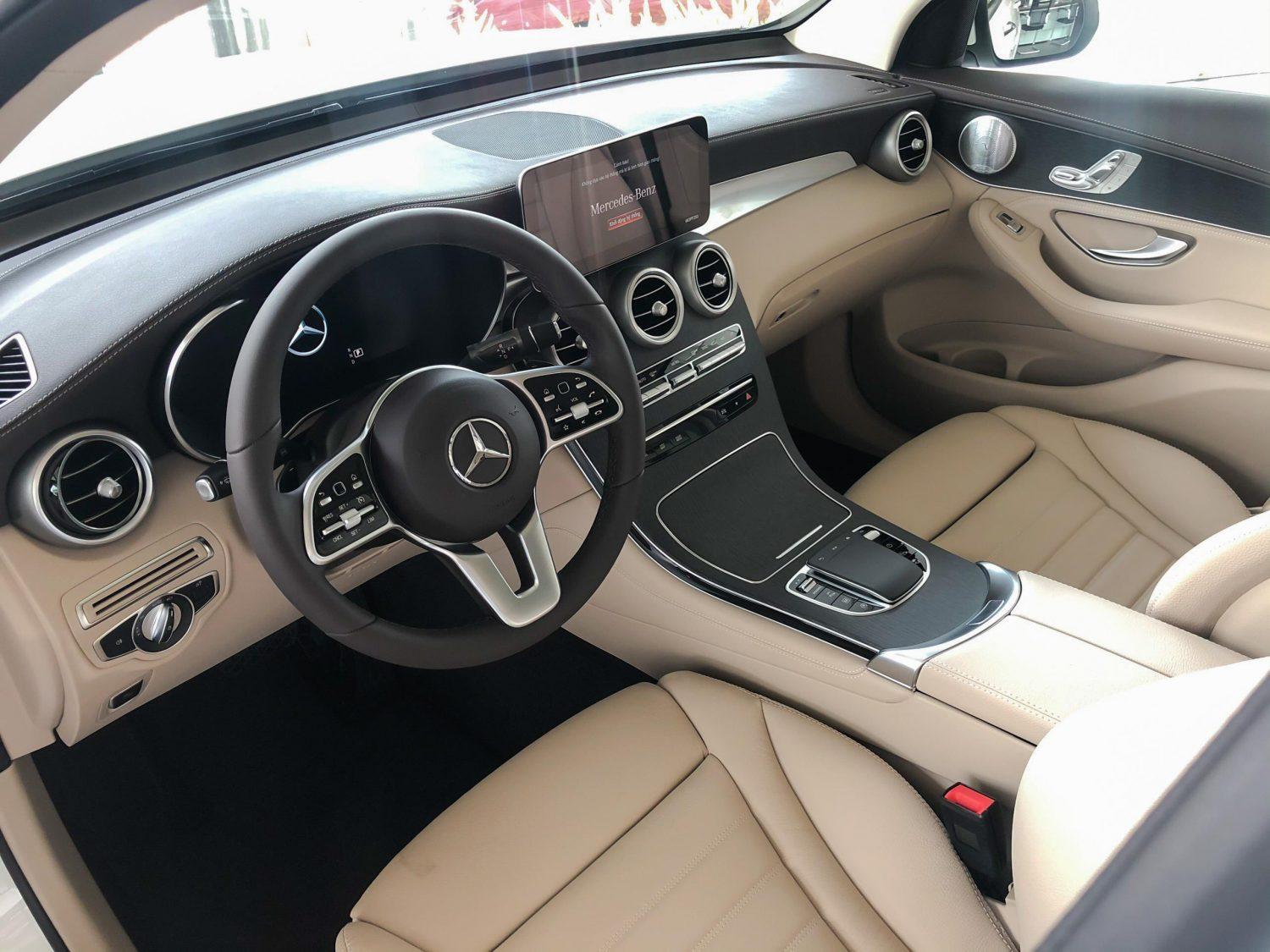Mercedes GLC 300 2022 | Giá Lăn Bánh & Khuyến Mãi